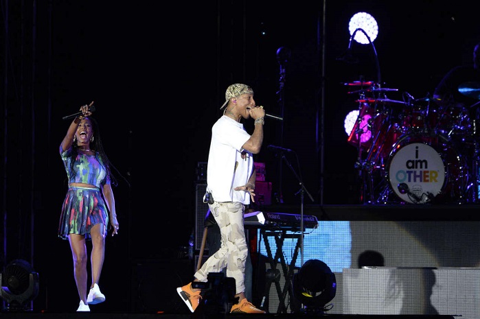 Pharell Williams performs in Baku as part of F1 Grand Prix - PHOTOS